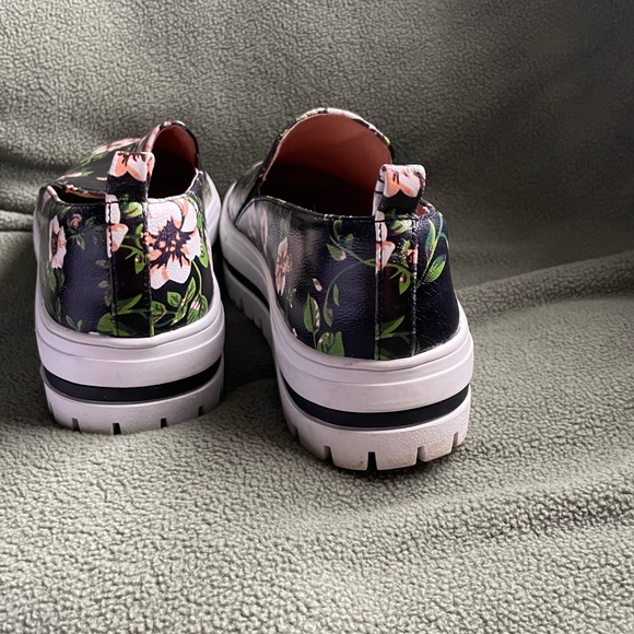 Halogen Sneakers - Picture 4 of 5